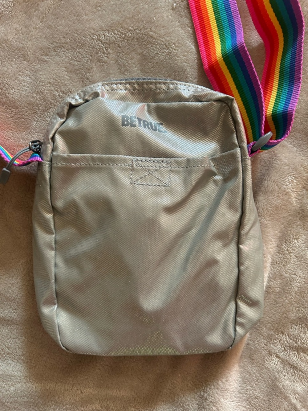 Nike Heritage BETRUE Crossbody Bag Silver Rainbow 🌈 PRIDE LGBTQ NWOT - Picture 6 of 12